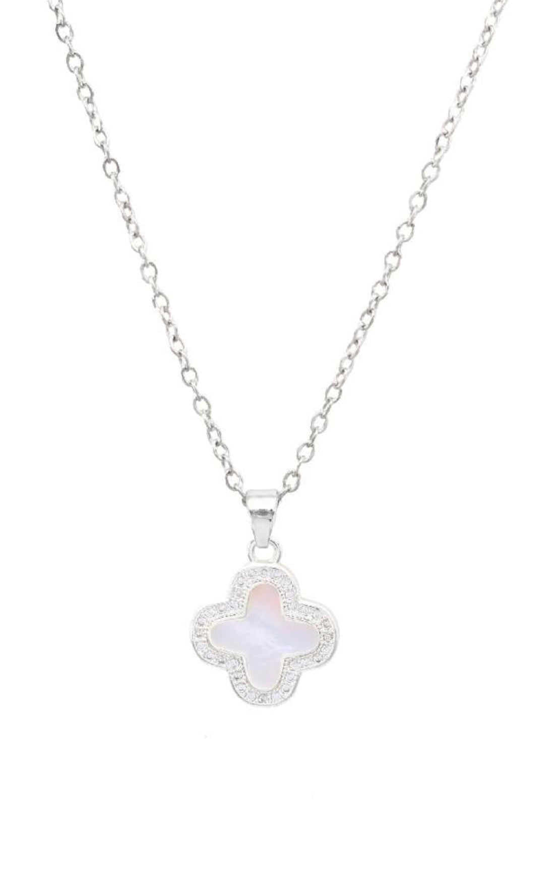 Mother pearl clover necklace