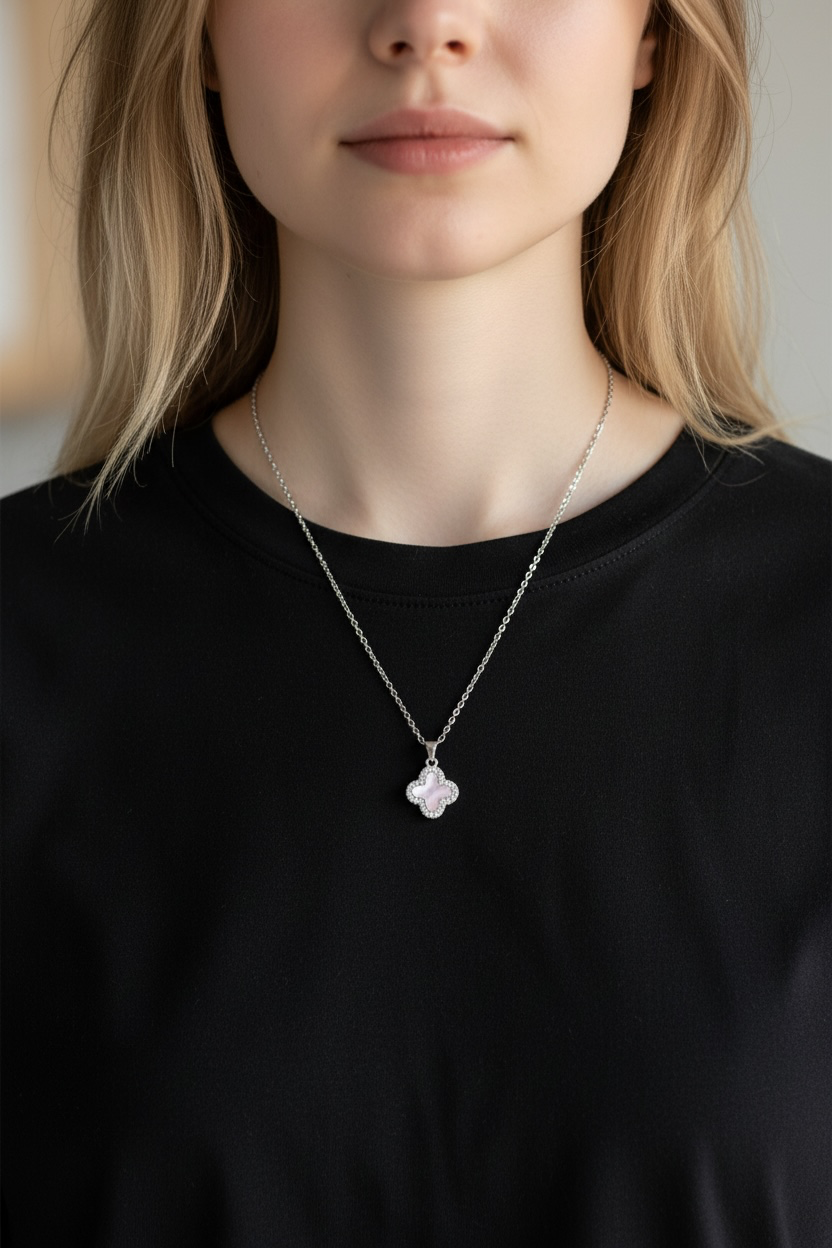 Mother pearl clover necklace